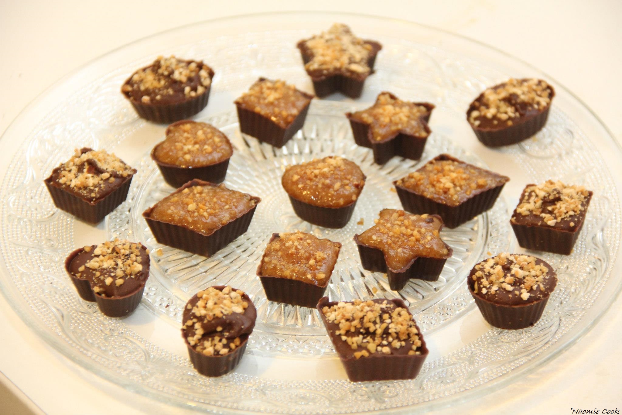 Petits chocolats pralinés double saveur : crème praliné coeur noisette et caramel praliné.